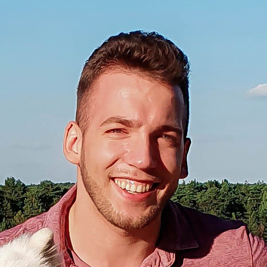 Maciej Wojciechowski - dogoterapeuta, zoopsycholog , behawiorysta w szkole dla psów Nie Ma To Jak Pies